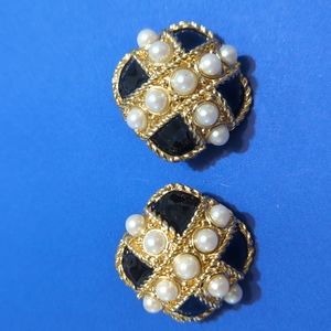 Vintage Clip On Goldtone Black Faux Pearl Earrings